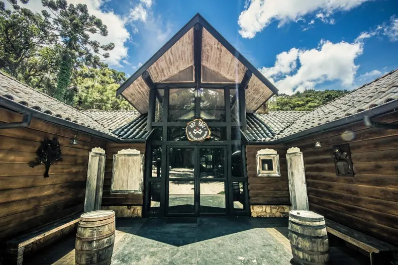 Art BBQ Lodge: fachada, em Campos do Jordão