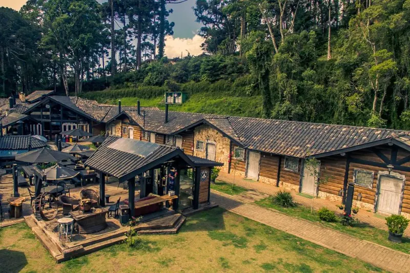 Art BBQ Lodge: área externa, em Campos do Jordão