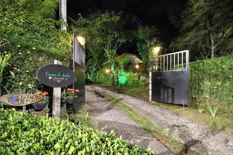 Campos do Jordão Suítes: fachada, em Campos do Jordão