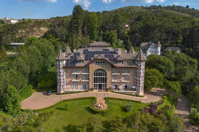 Carballo Hotel & Spa: fachada, em Campos do Jordão
