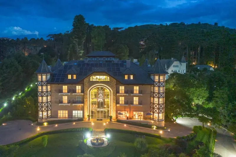 Carballo Hotel & Spa: fachada, em Campos do Jordão