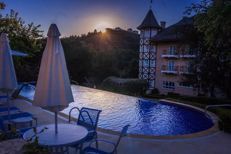 Carballo Hotel & Spa: piscina, em Campos do Jordão