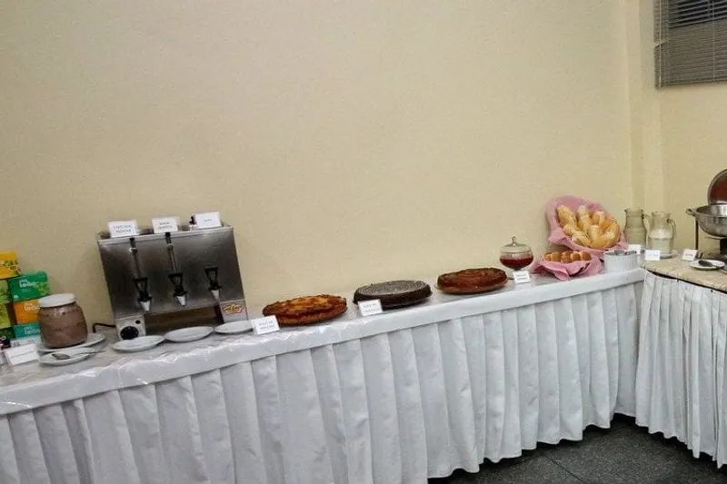 Café da manhã e refeições em Carlton Express - Antigo Plaza Hotel (São José dos Campos)