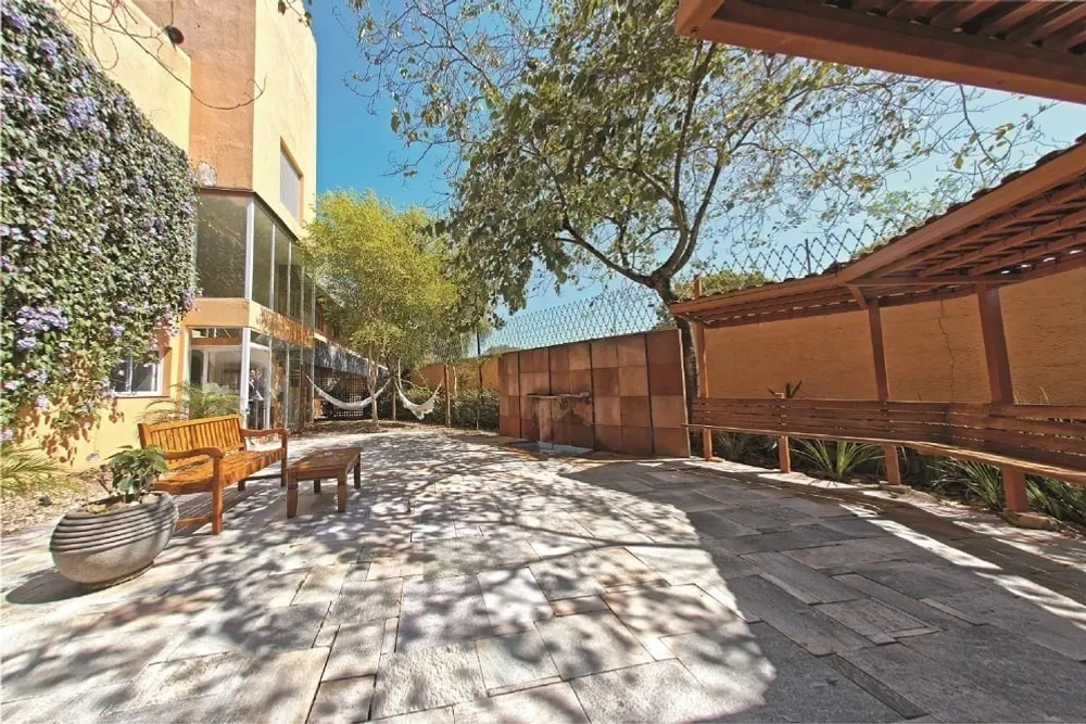 Carlton Plaza Baoba: área externa, em Taubaté