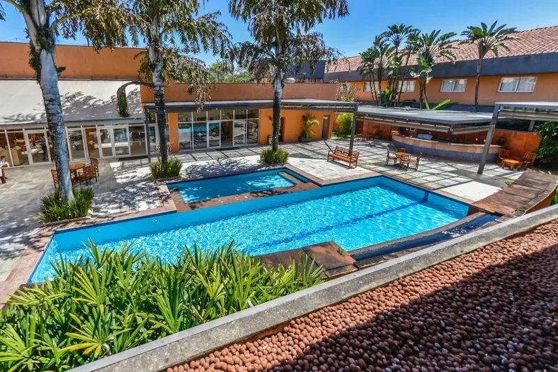 Carlton Plaza Baoba: piscina, em Taubaté