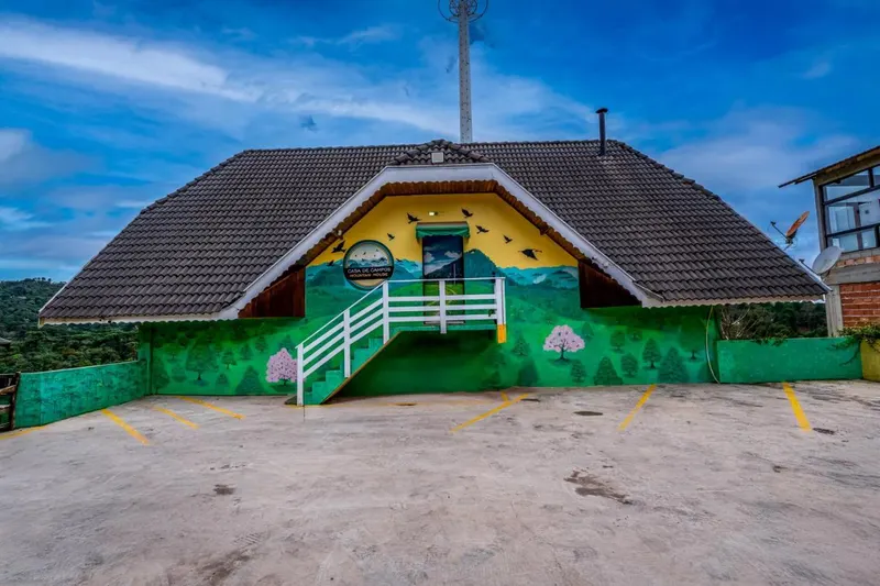 Casa de Campos Mountain House: fachada, em Campos do Jordão
