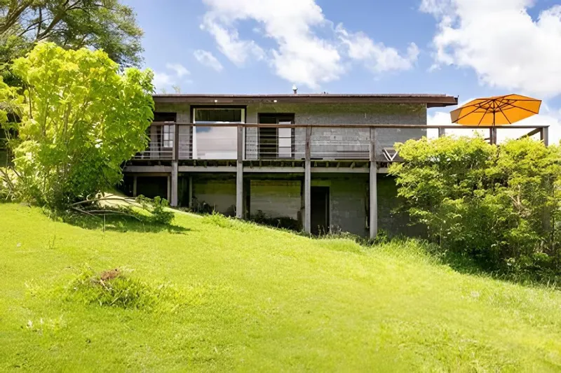 Casa de Pedra, Charme e Conforto: fachada, em Campos do Jordão