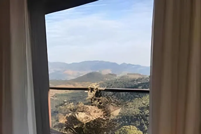 Casa de Pedra, Charme e Conforto: vista a partir, em Campos do Jordão