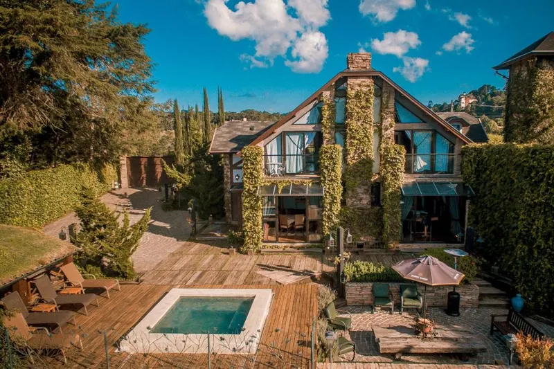 Chateau La Villette: fachada, em Campos do Jordão