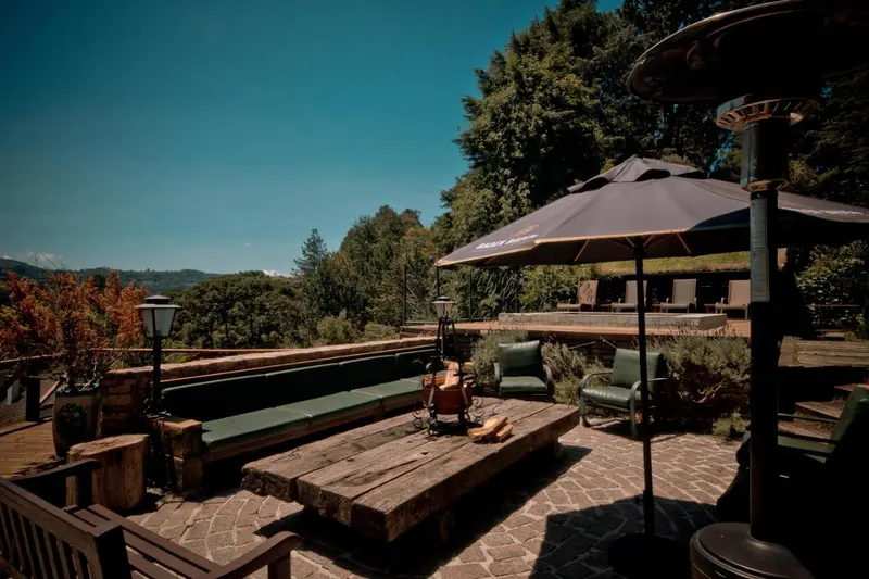 Chateau La Villette: área externa, em Campos do Jordão
