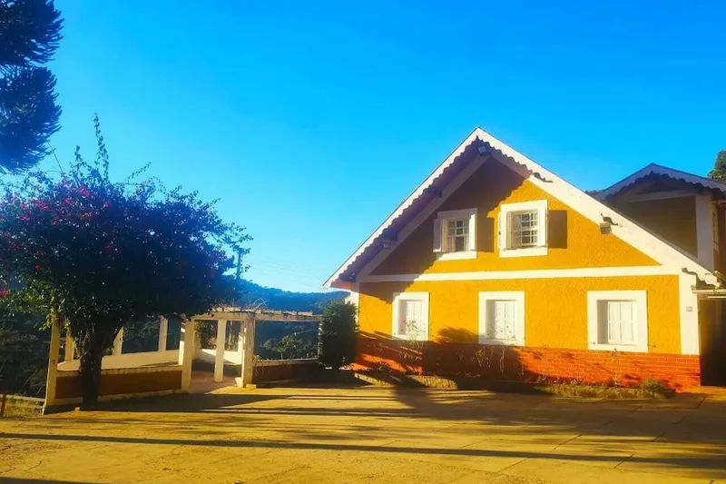 Colonia Saa: fachada, em Campos do Jordão