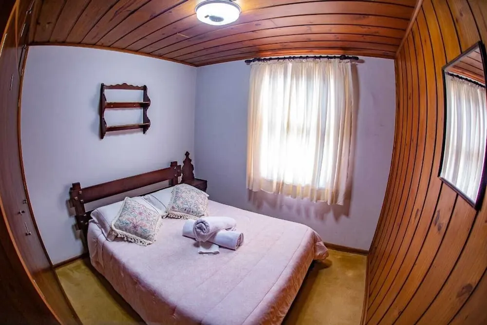 Colonia Saa: quarto, em Campos do Jordão