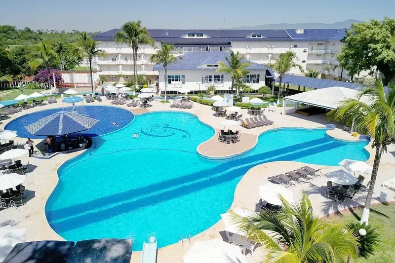 Colonial Plaza Hotel Pinda: piscina, em Pindamonhangaba