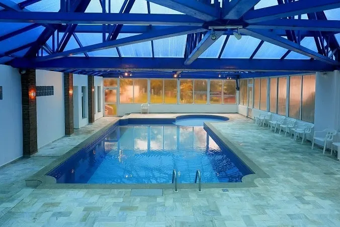Colonial Plaza Hotel Pinda: piscina, em Pindamonhangaba