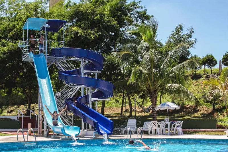 Colonial Plaza Hotel Pinda: piscina, em Pindamonhangaba