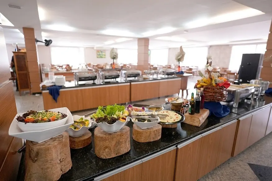 Café da manhã e refeições em Colonial Plaza Hotel Pinda (Pindamonhangaba)