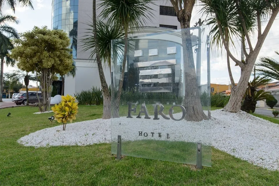 Faro Hotel Taubaté: área externa, em Taubaté