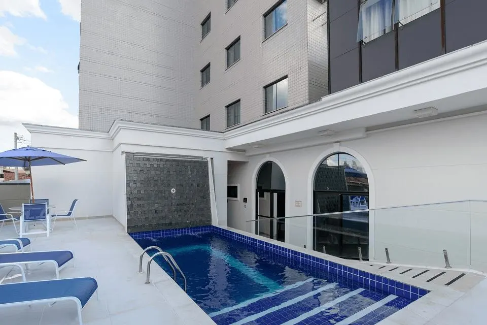 Faro Hotel Taubaté: piscina, em Taubaté