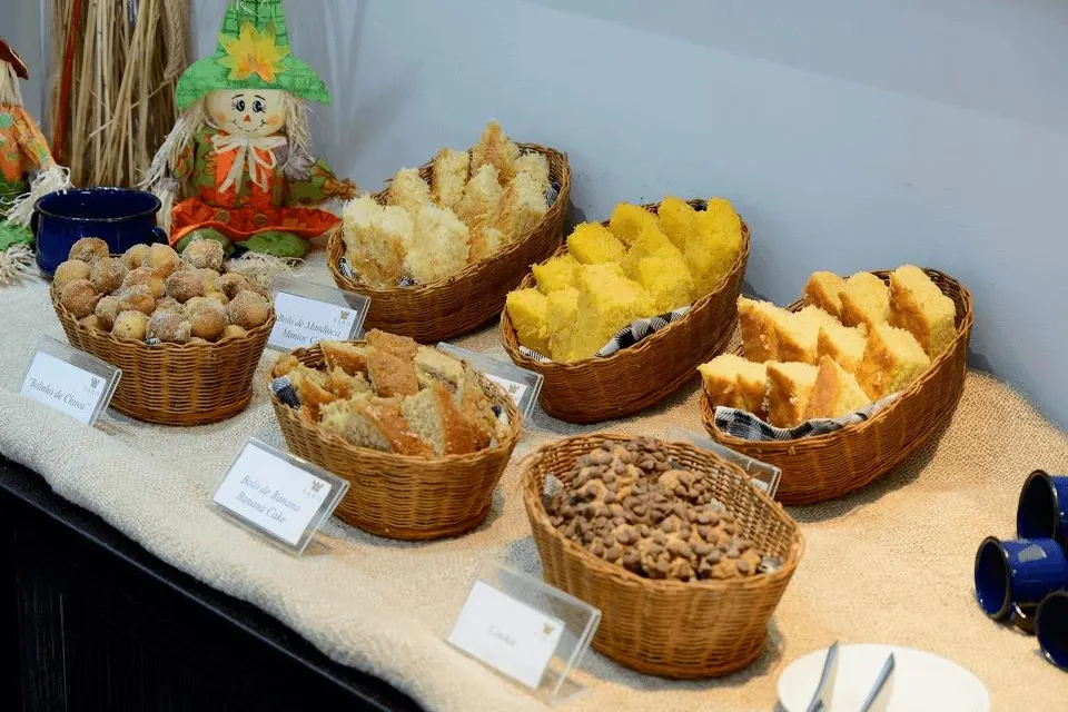Café da manhã e refeições em Faro Hotel Taubaté (Taubaté)