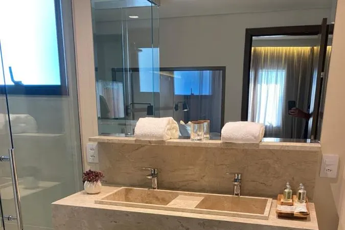 Banheiro em Golden Tulip Sao Jose Dos Campos (São José dos Campos)
