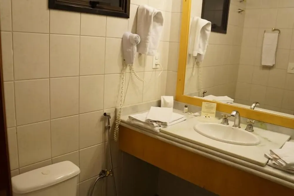 Banheiro em Gran Continental Hotel (Taubaté)
