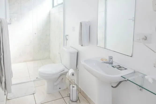 Banheiro em Guida Residenza Pousada (Campos do Jordão)
