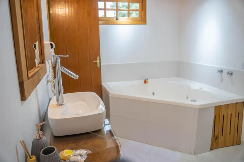Banheiro em Hotel Ascona (Campos do Jordão)