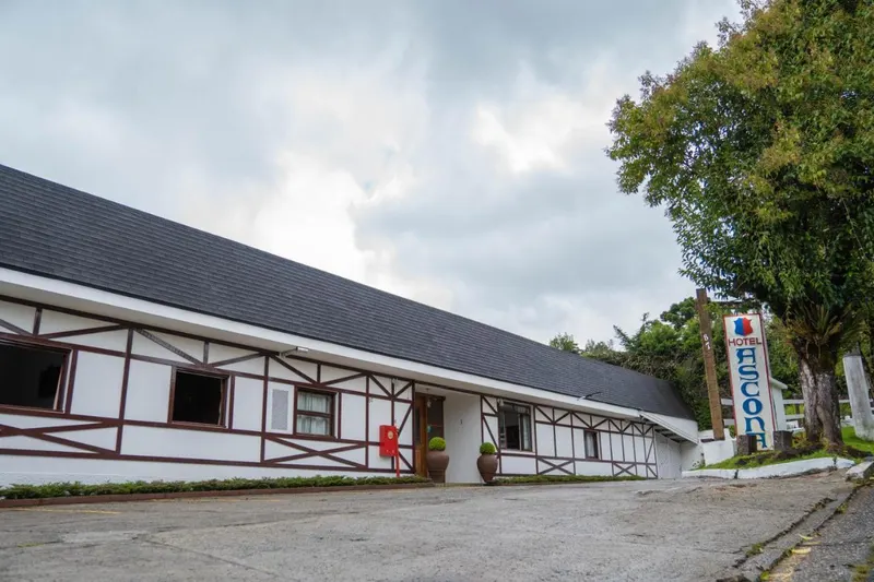 Hotel Ascona: fachada, em Campos do Jordão