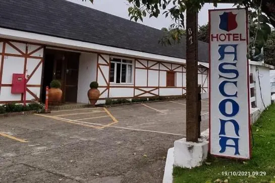 Hotel Ascona: fachada, em Campos do Jordão