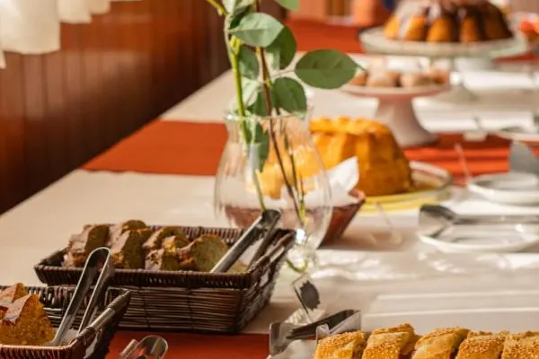 Café da manhã e refeições em Hotel Ascona (Campos do Jordão)