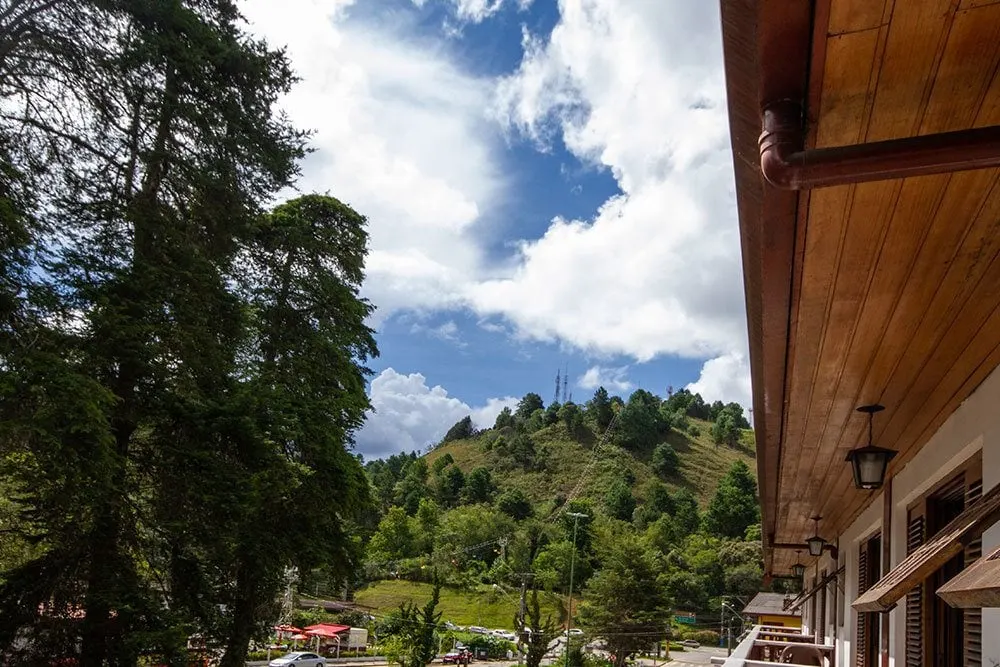 Hotel Barcelos: área externa, em Campos do Jordão