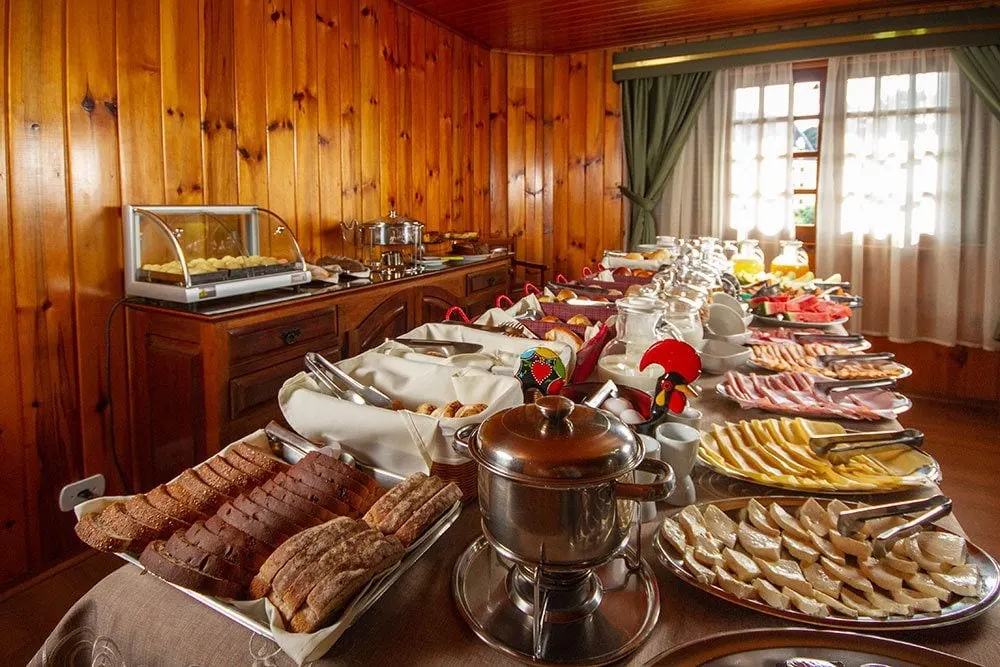 Café da manhã e refeições em Hotel Barcelos (Campos do Jordão)