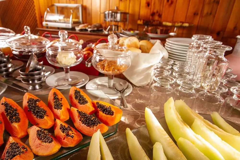 Café da manhã e refeições em Hotel Barcelos (Campos do Jordão)