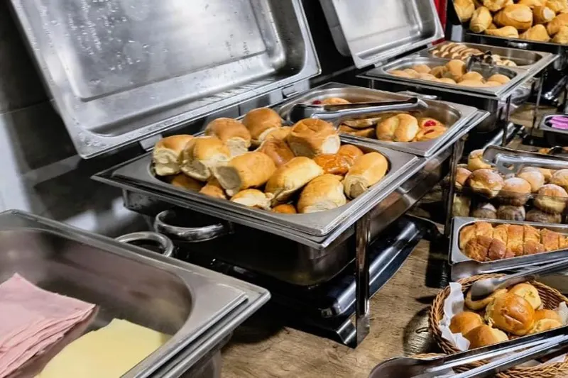 Café da manhã e refeições em Hotel Benfica (Aparecida)