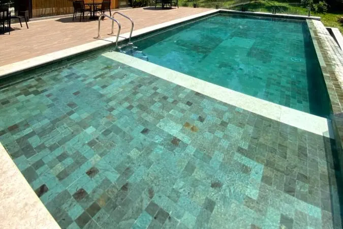 Hotel Boutique Quebra-Noz Conforto e Natureza: piscina, em Campos do Jordão