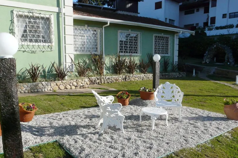 Hotel Casa São José: área externa, em Campos do Jordão