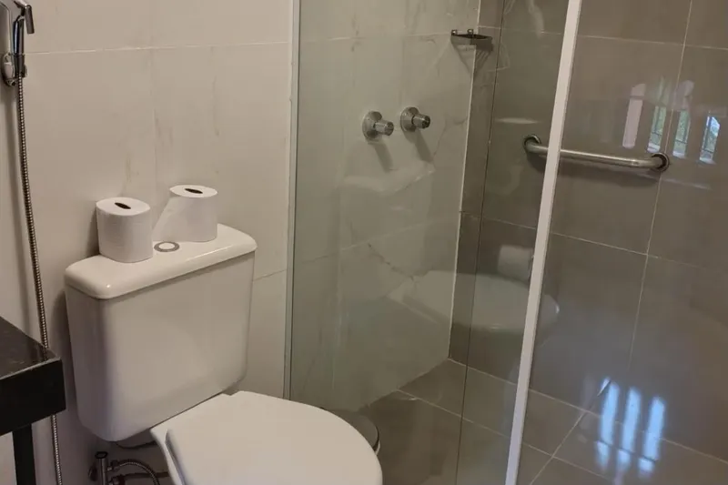 Banheiro em Hotel Casarão da Ducha (Campos do Jordão)