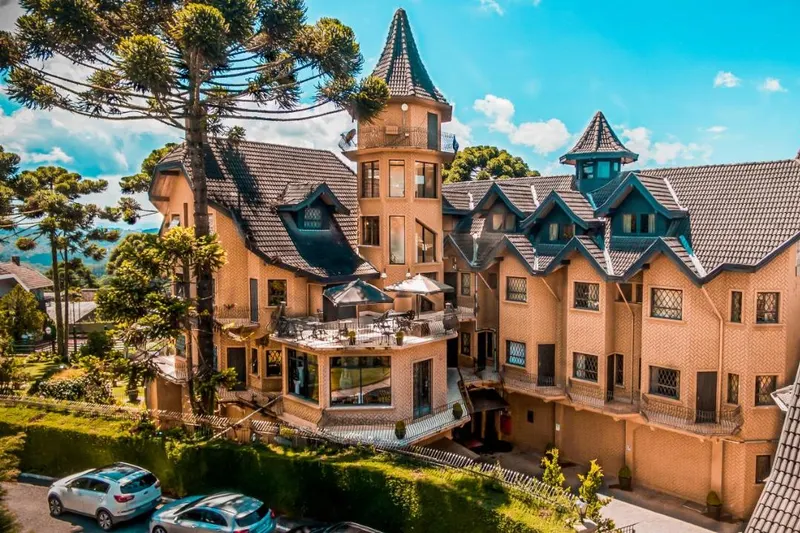 Hotel Castelo Nacional Inn Campos do Jordão: fachada, em Campos do Jordão