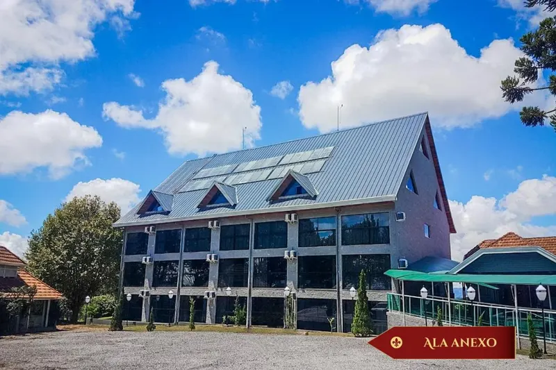 Hotel Castelo Nacional Inn Campos do Jordão: fachada, em Campos do Jordão