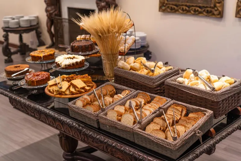 Café da manhã e refeições em Hotel Castelo Nacional Inn Campos do Jordão (Campos do Jordão)