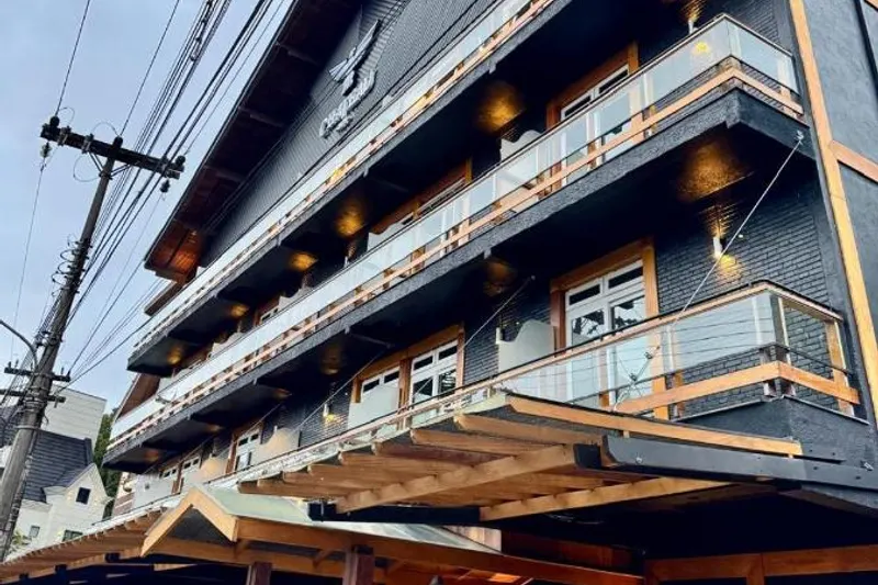 Hotel Chateau: fachada, em Campos do Jordão
