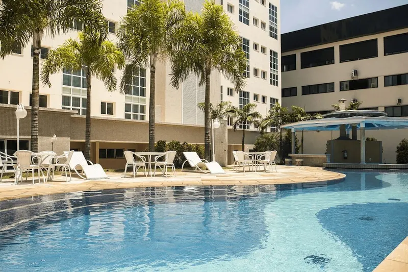 Hotel City Hall: piscina, em São José dos Campos