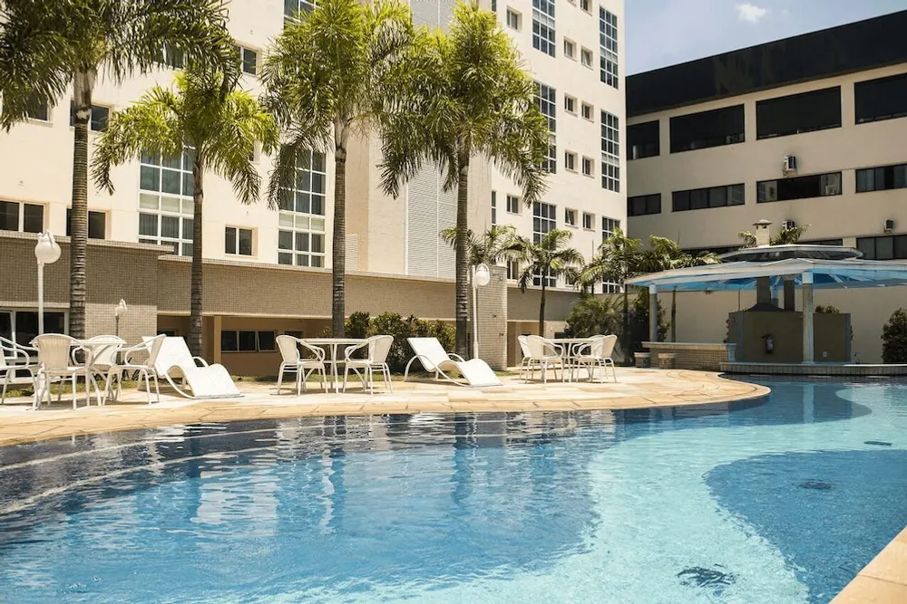 Hotel City Hall: piscina, em São José dos Campos