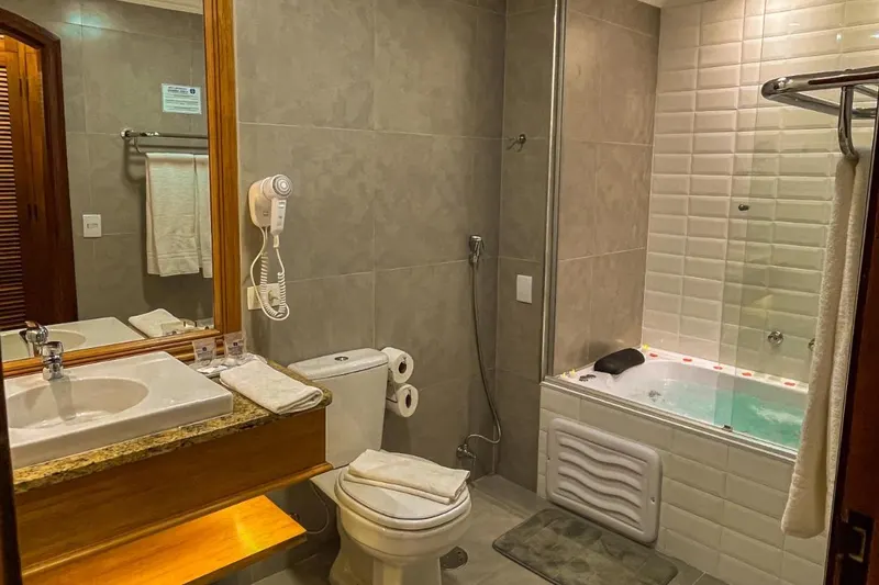 Banheiro em Hotel Euro Suíte Campos do Jordão (Campos do Jordão)