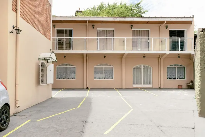 Hotel Geneve: fachada, em Campos do Jordão