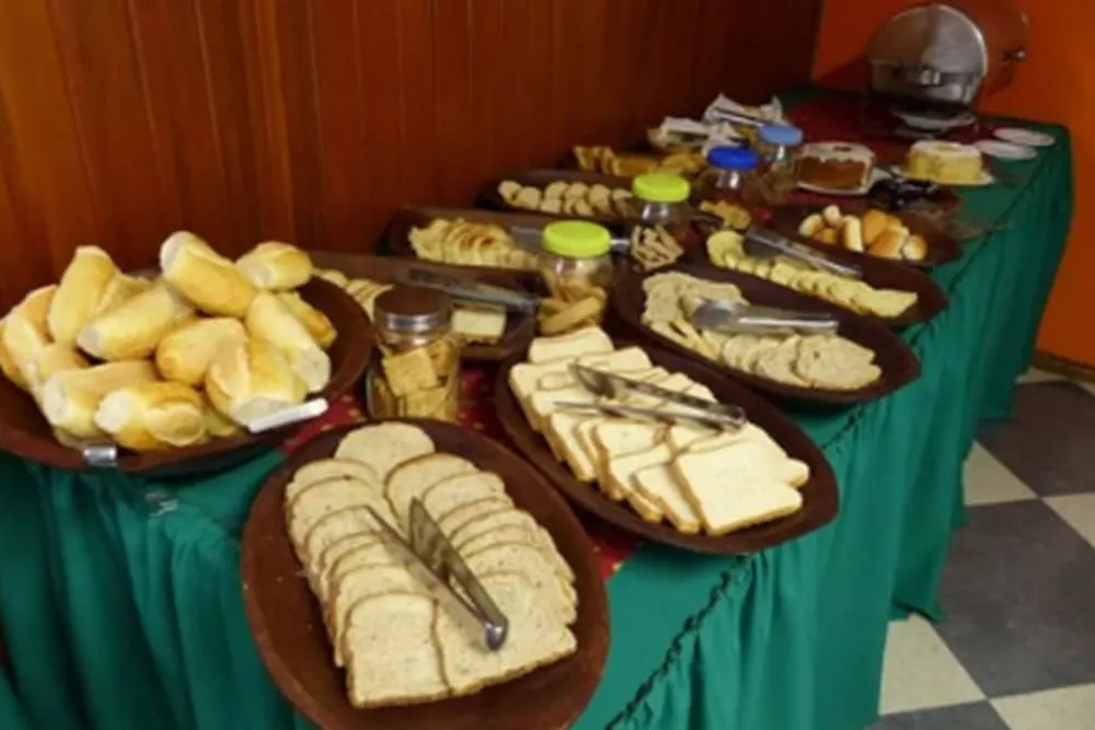 Café da manhã e refeições em Hotel JB (Campos do Jordão)