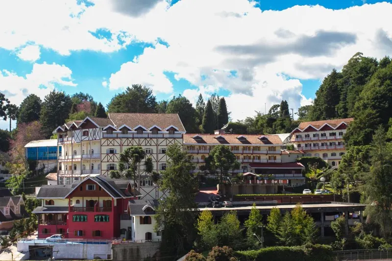 Hotel Leão da Montanha: fachada, em Campos do Jordão