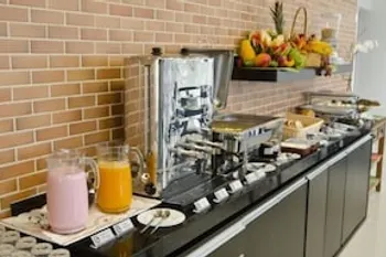 Café da manhã e refeições em Hotel Majore (Pindamonhangaba)