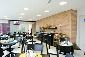 Café da manhã e refeições em Hotel Majore (Pindamonhangaba)
