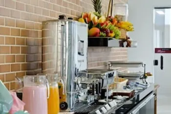 Café da manhã e refeições em Hotel Majore (Pindamonhangaba)